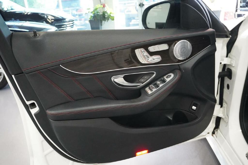 2018 Mercedes-Benz C-Class Image 25