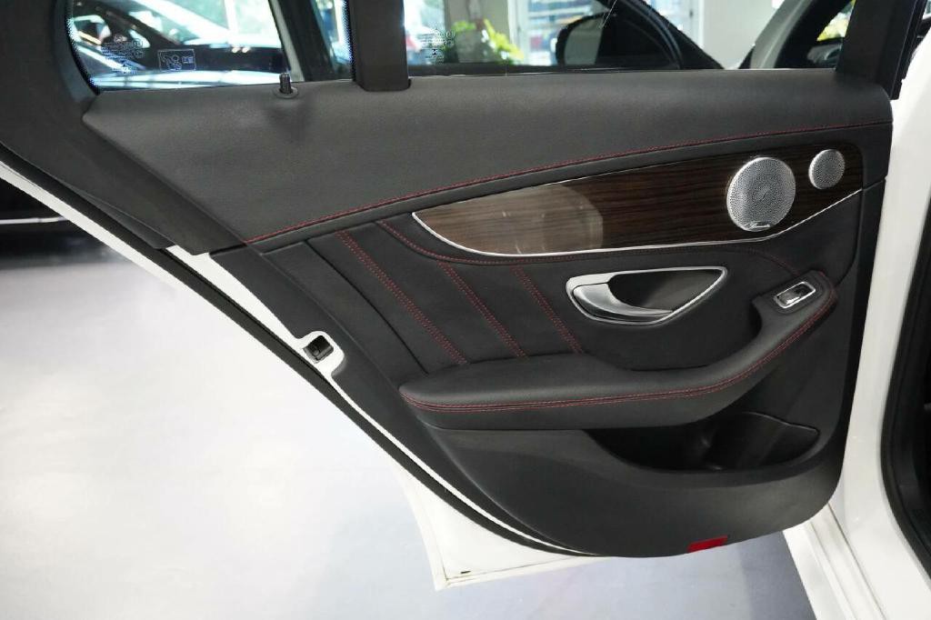 2018 Mercedes-Benz C-Class Image 26