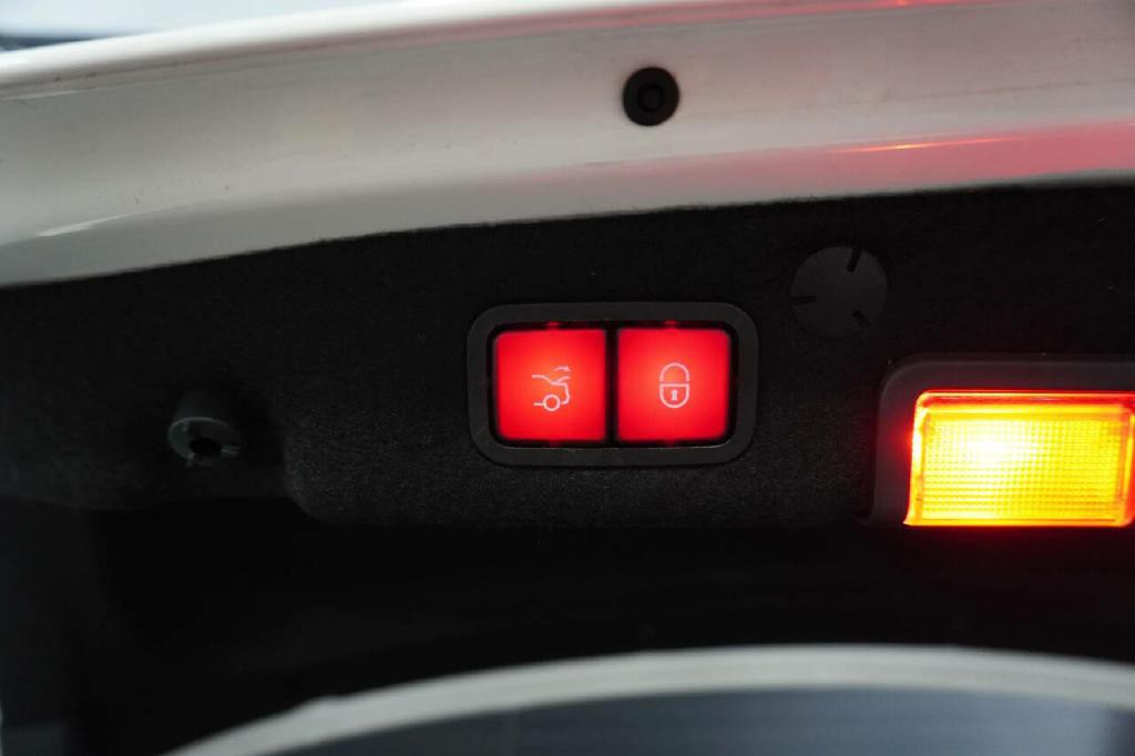 2018 Mercedes-Benz C-Class Image 36