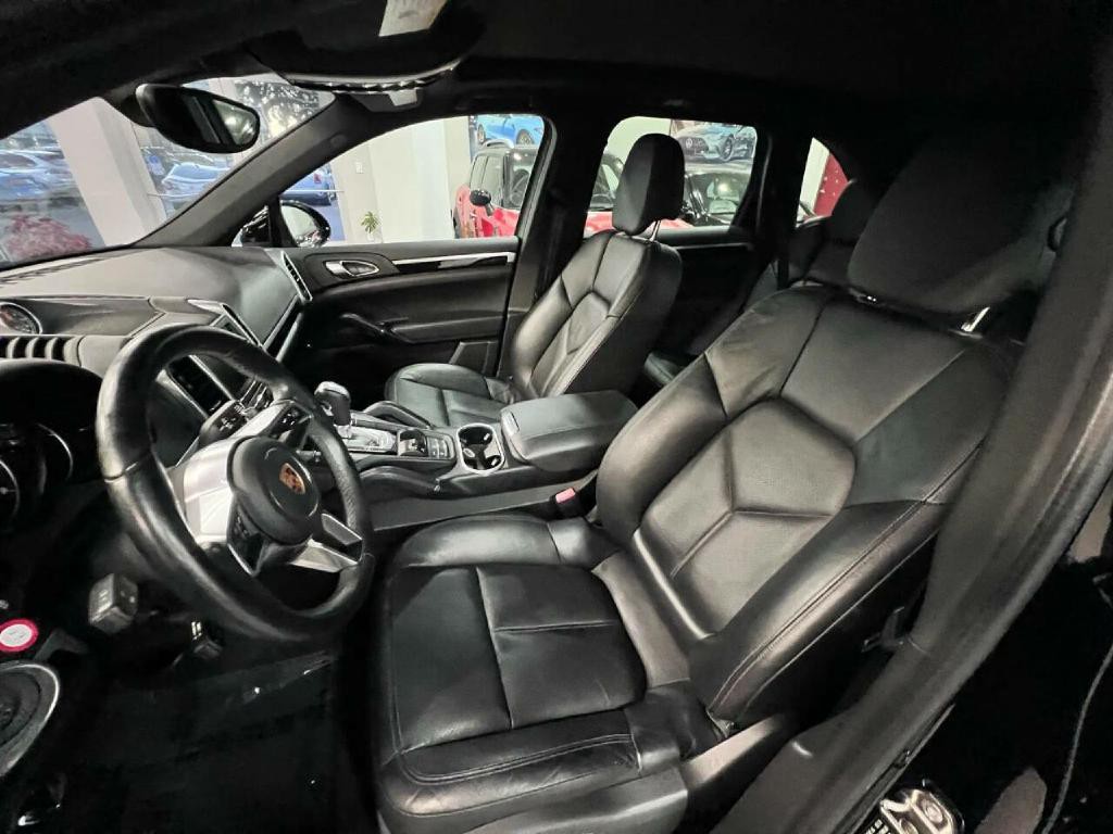 2016 Porsche Cayenne Image 9