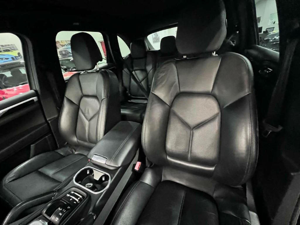 2016 Porsche Cayenne Image 10