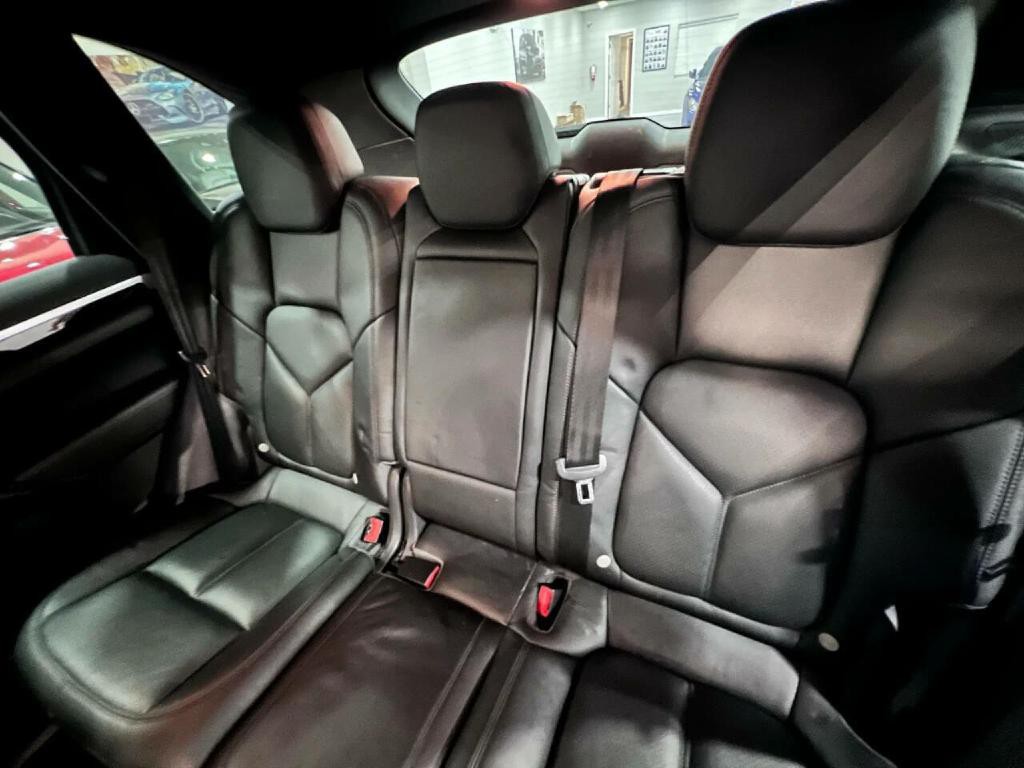 2016 Porsche Cayenne Image 12