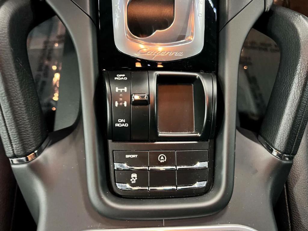 2016 Porsche Cayenne Image 17