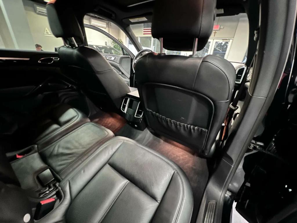 2016 Porsche Cayenne Image 23