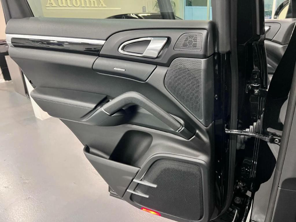 2016 Porsche Cayenne Image 30