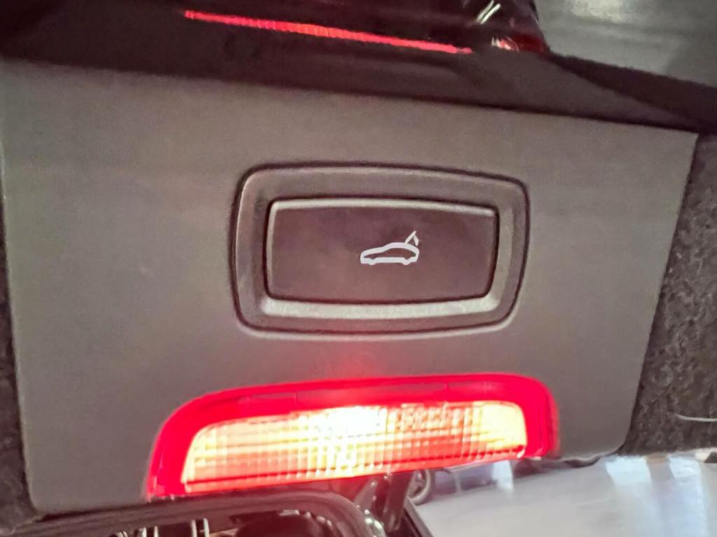 2016 Porsche Cayenne Image 32