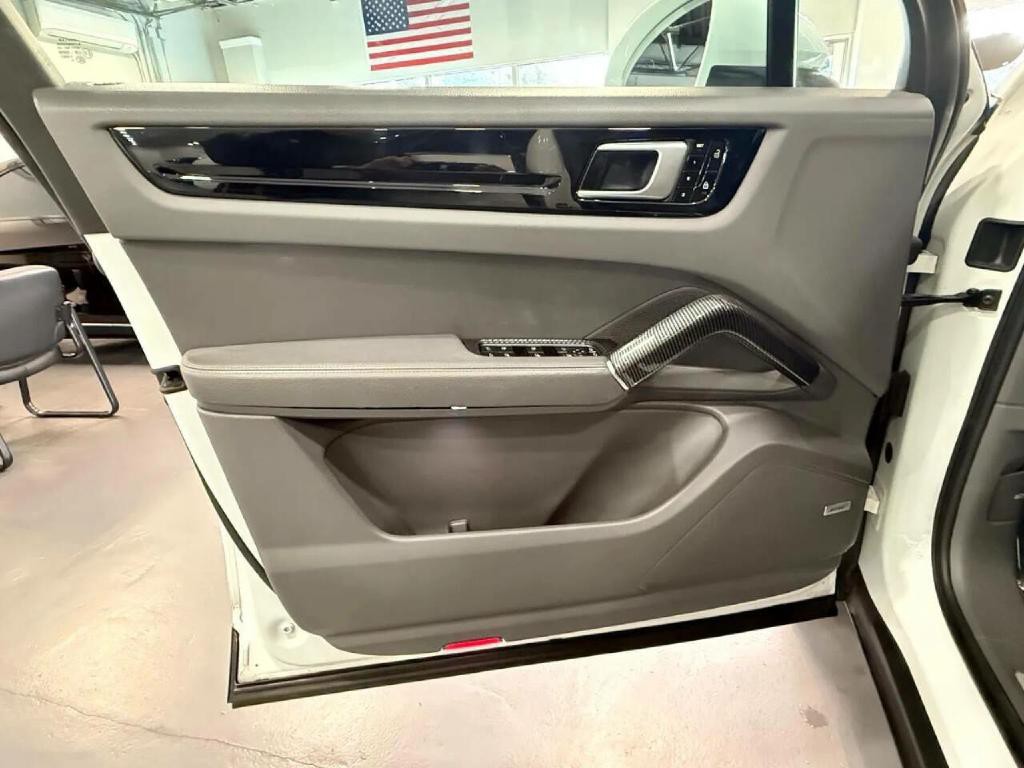 2019 Porsche Cayenne Image 38