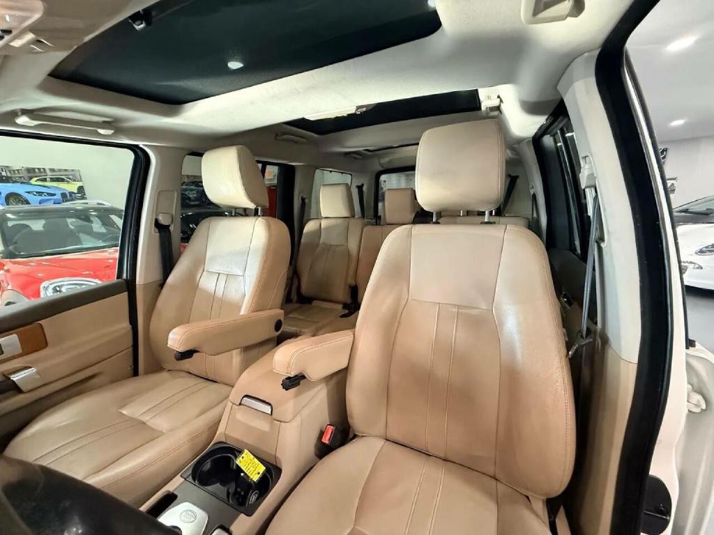 2016 Land Rover LR4 Image 8