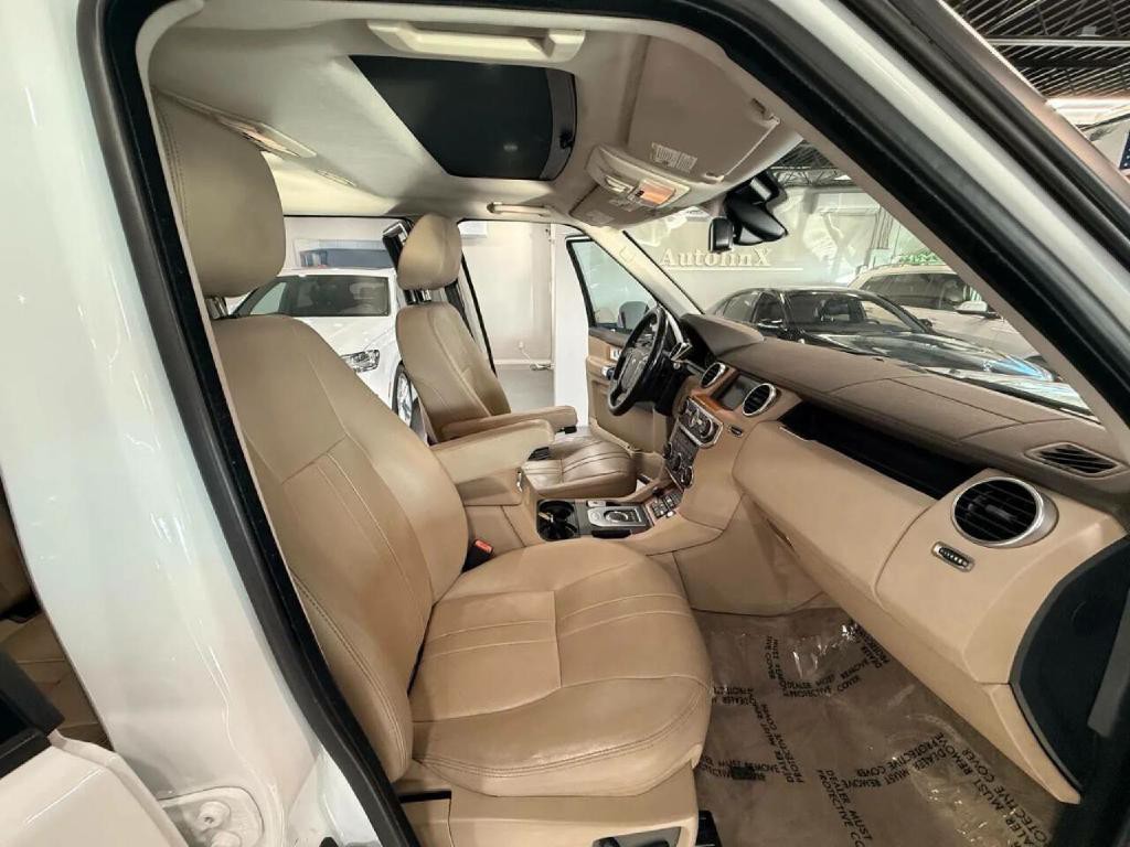2016 Land Rover LR4 Image 13