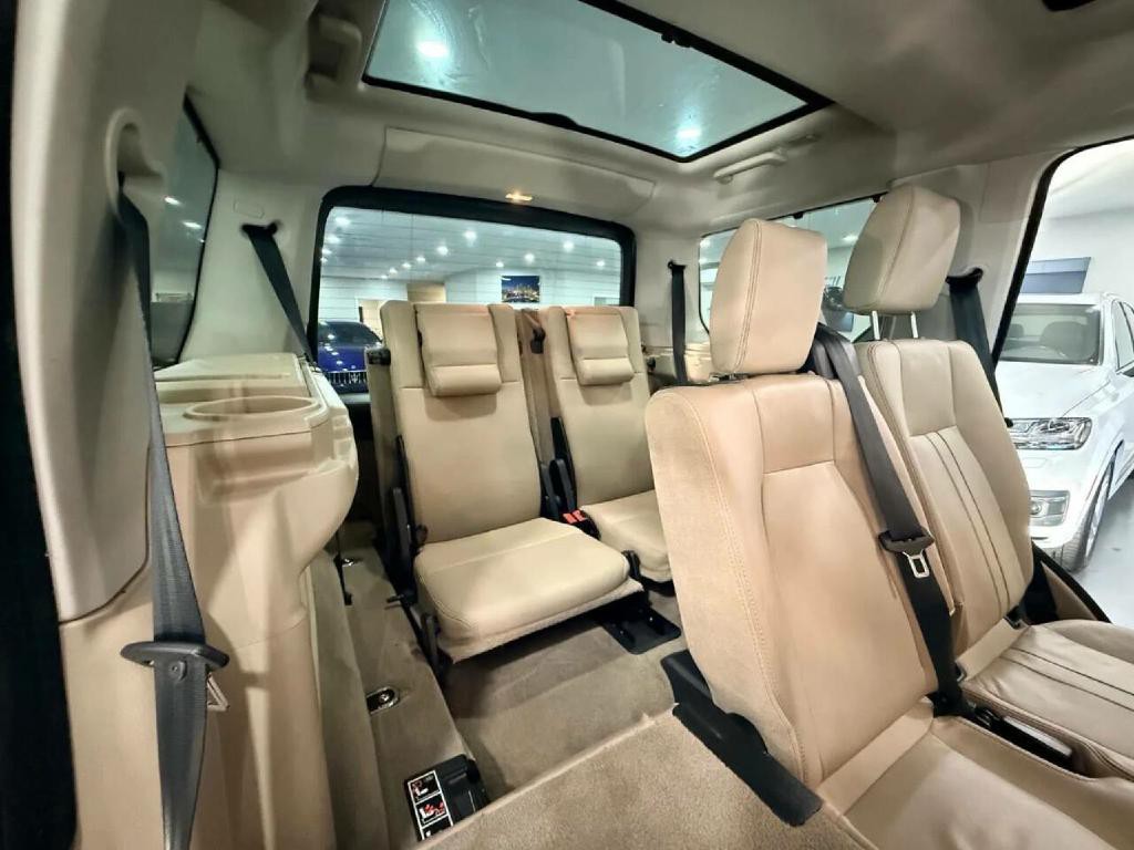 2016 Land Rover LR4 Image 16