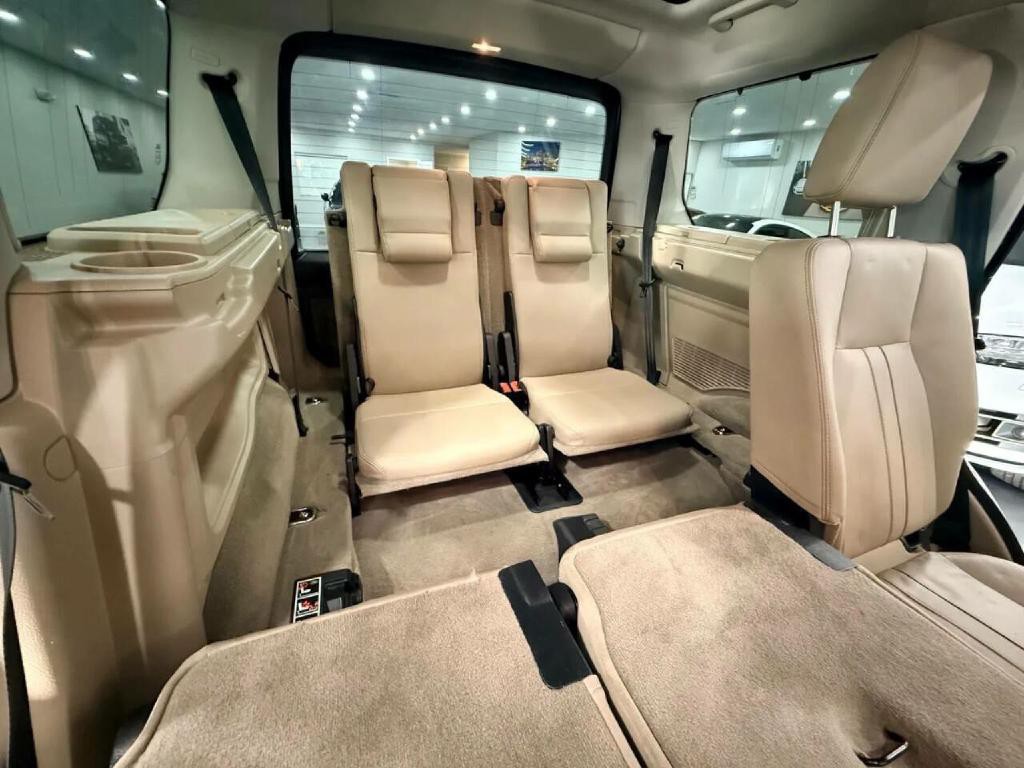 2016 Land Rover LR4 Image 17