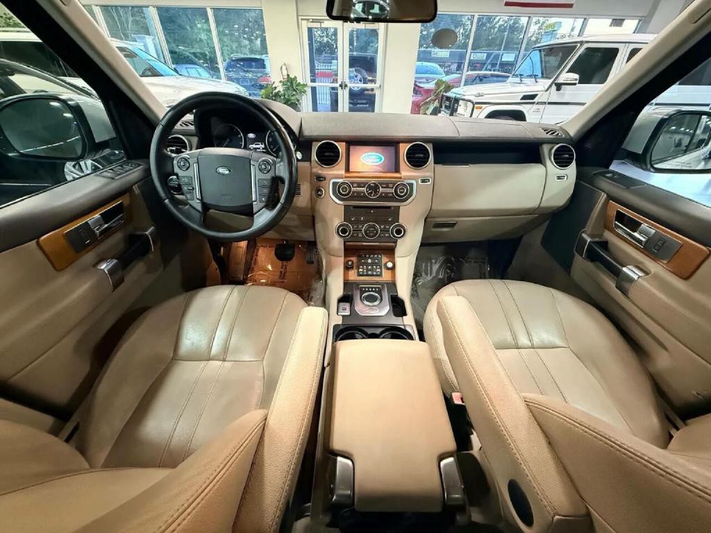 2016 Land Rover LR4 Image 18