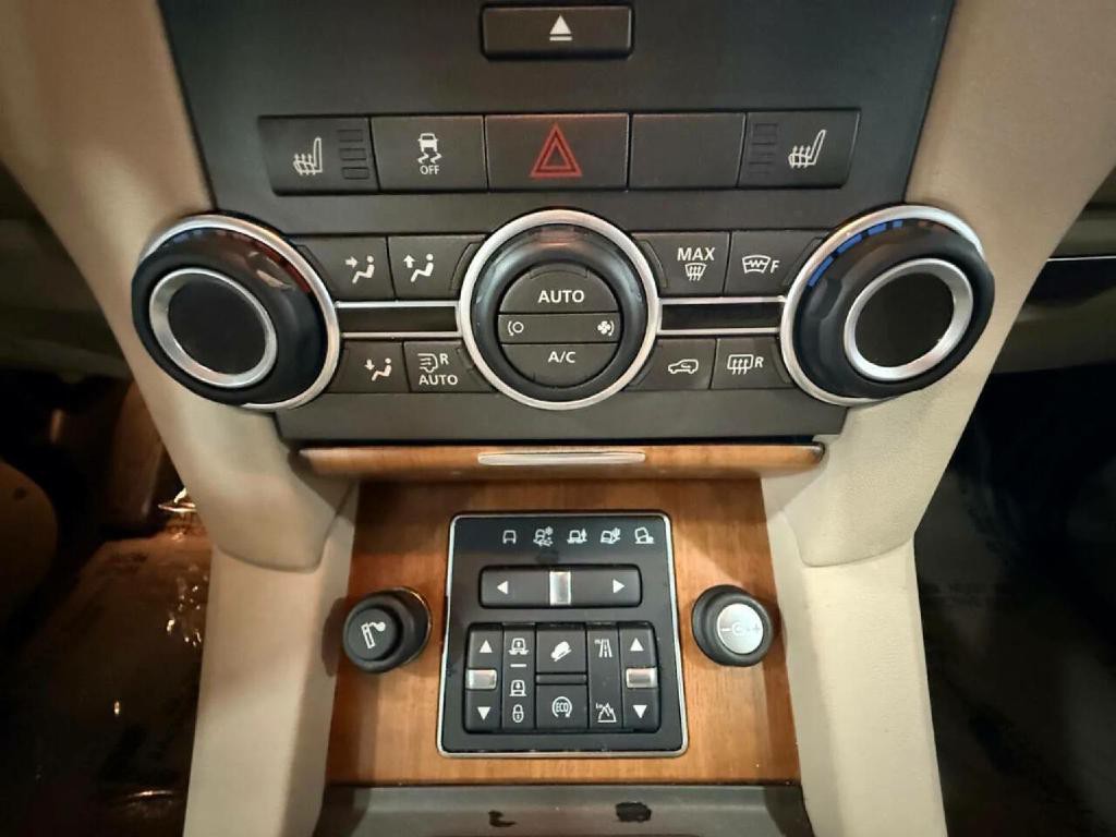 2016 Land Rover LR4 Image 20