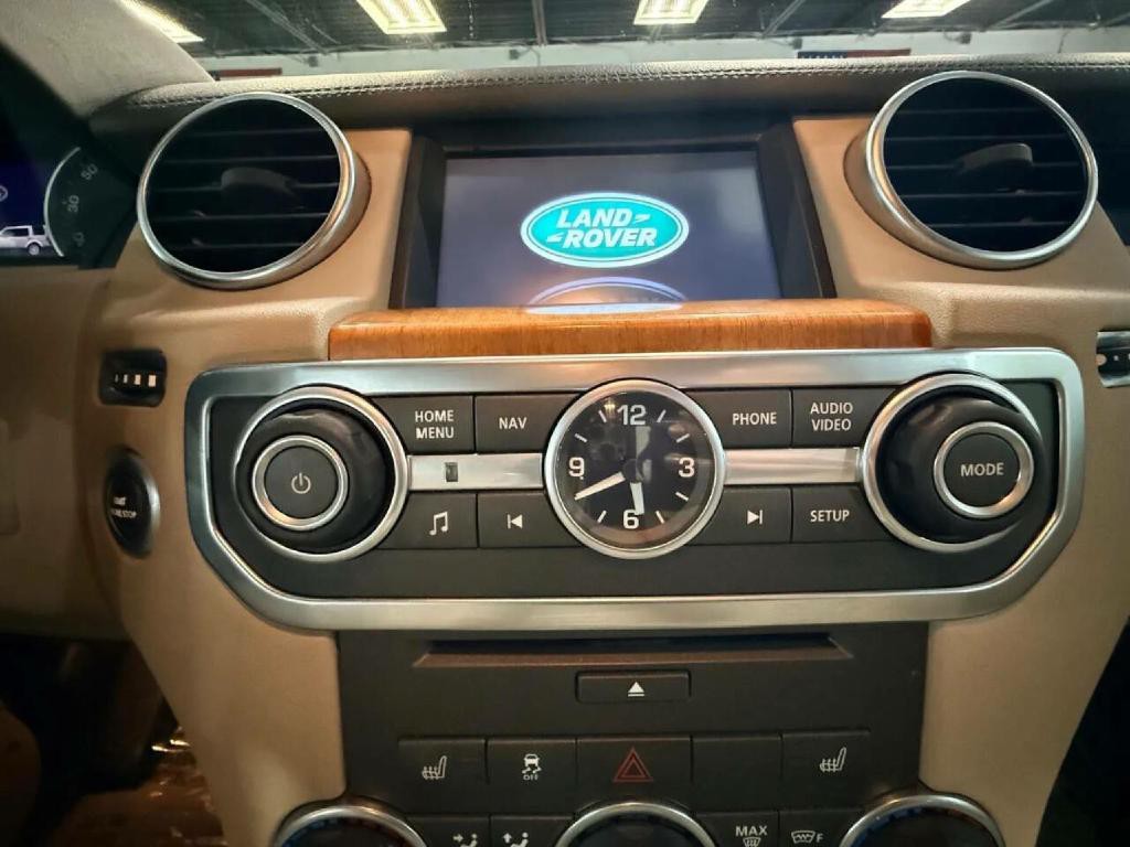 2016 Land Rover LR4 Image 22