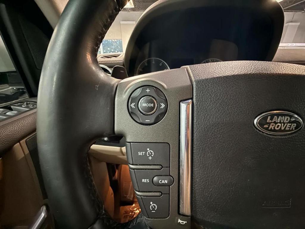 2016 Land Rover LR4 Image 25