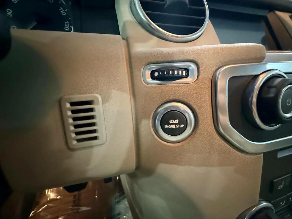 2016 Land Rover LR4 Image 27