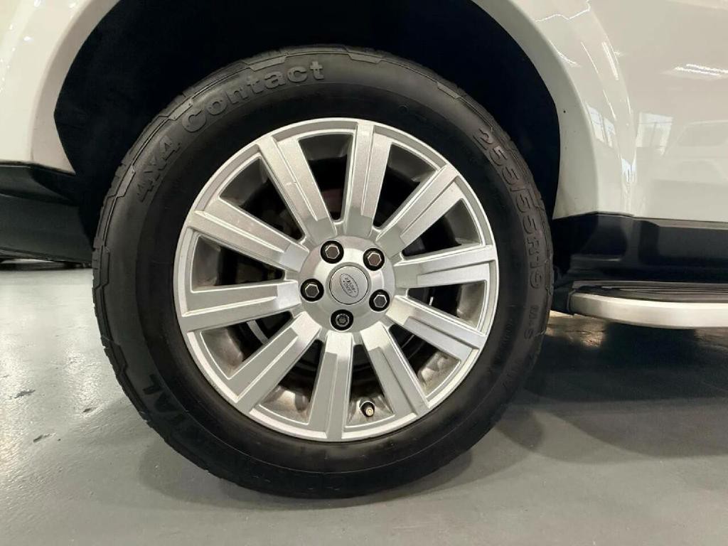 2016 Land Rover LR4 Image 36