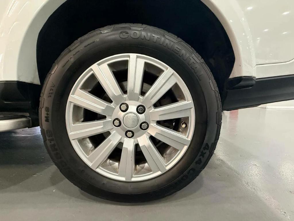 2016 Land Rover LR4 Image 37