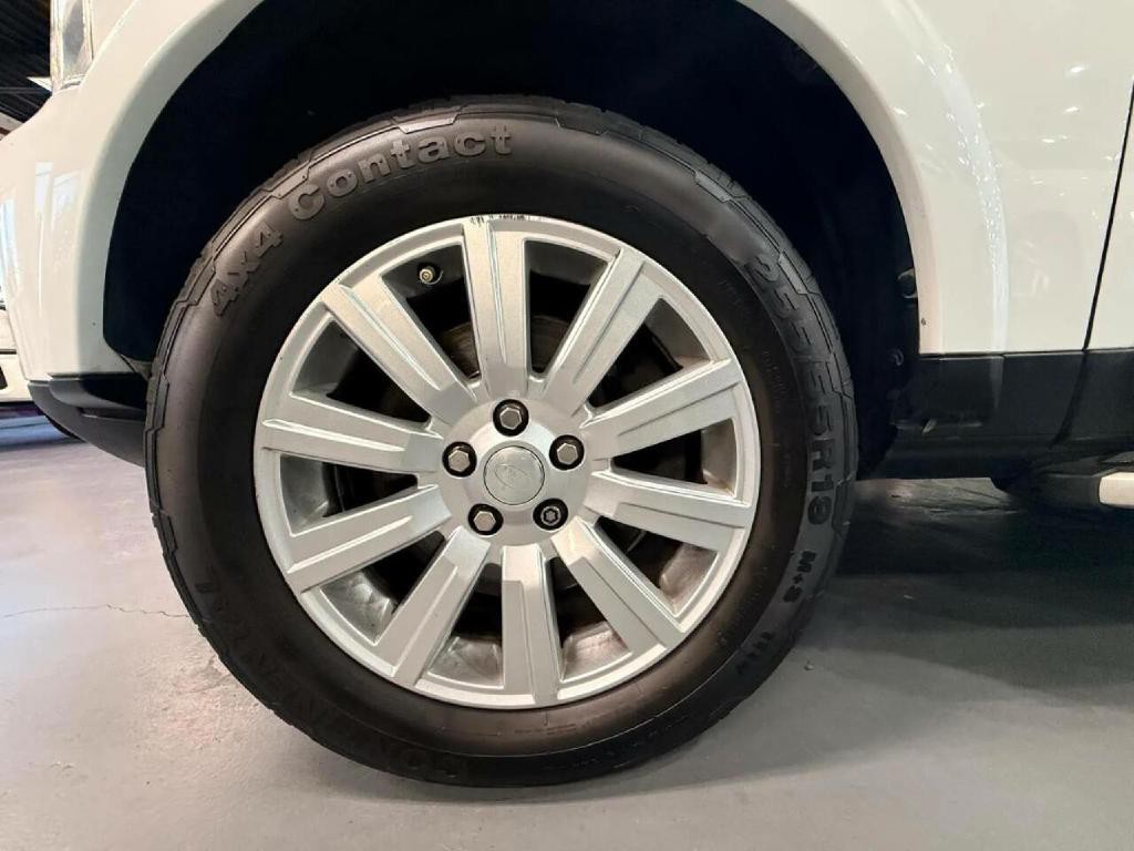 2016 Land Rover LR4 Image 38