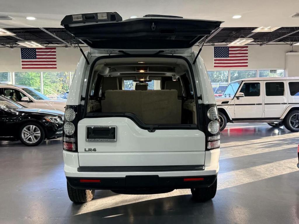 2016 Land Rover LR4 Image 39