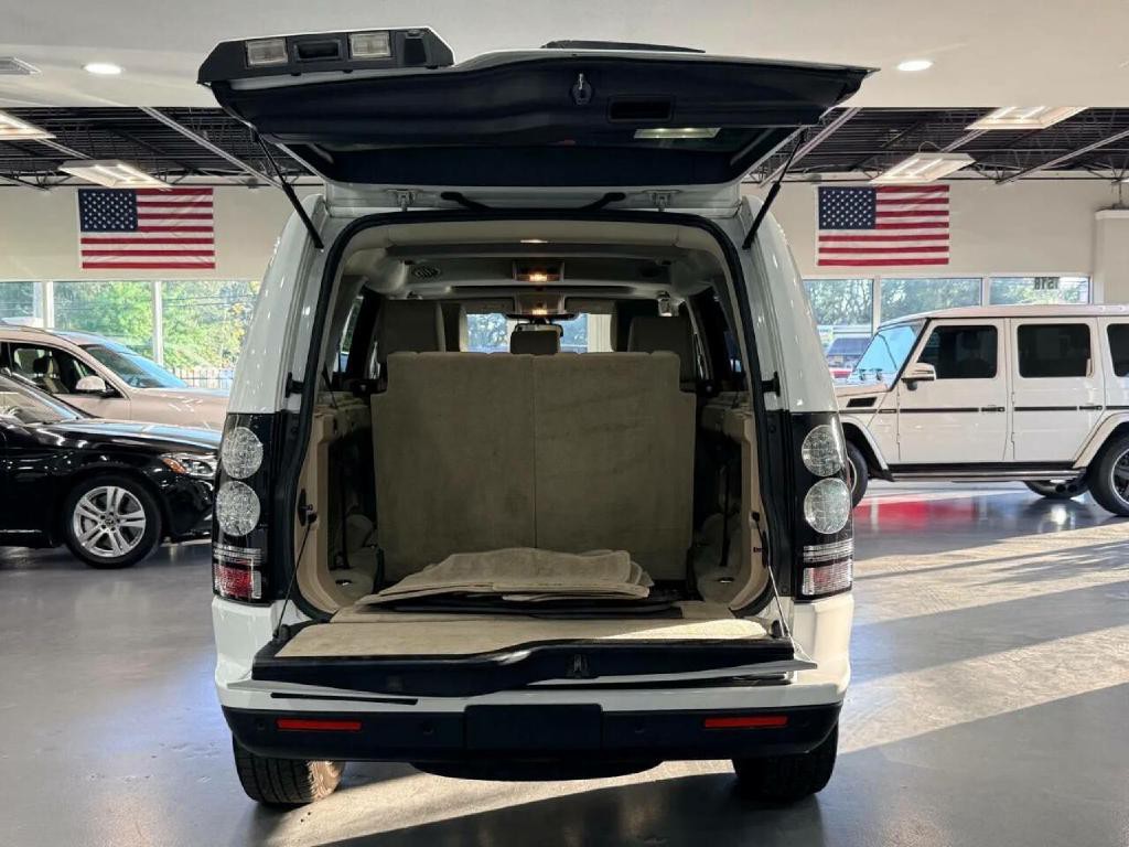 2016 Land Rover LR4 Image 40