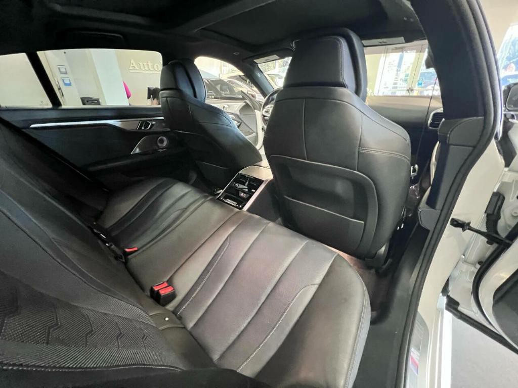 2020 BMW 8 Series Image 32