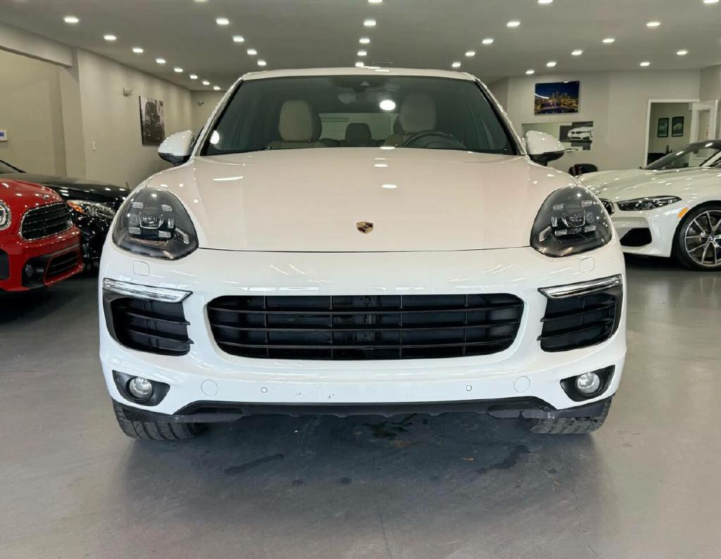 2018 Porsche Cayenne Image 2