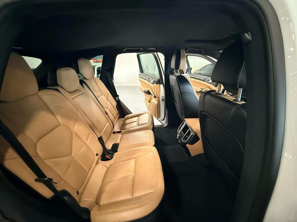 2018 Porsche Cayenne Image 16