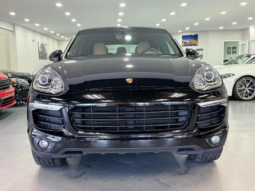 2017 Porsche Cayenne Image 2