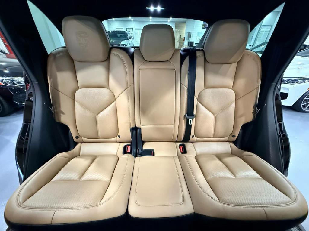2017 Porsche Cayenne Image 16