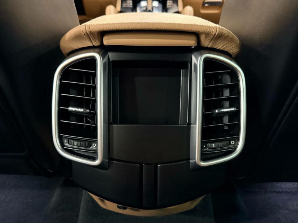 2017 Porsche Cayenne Image 31