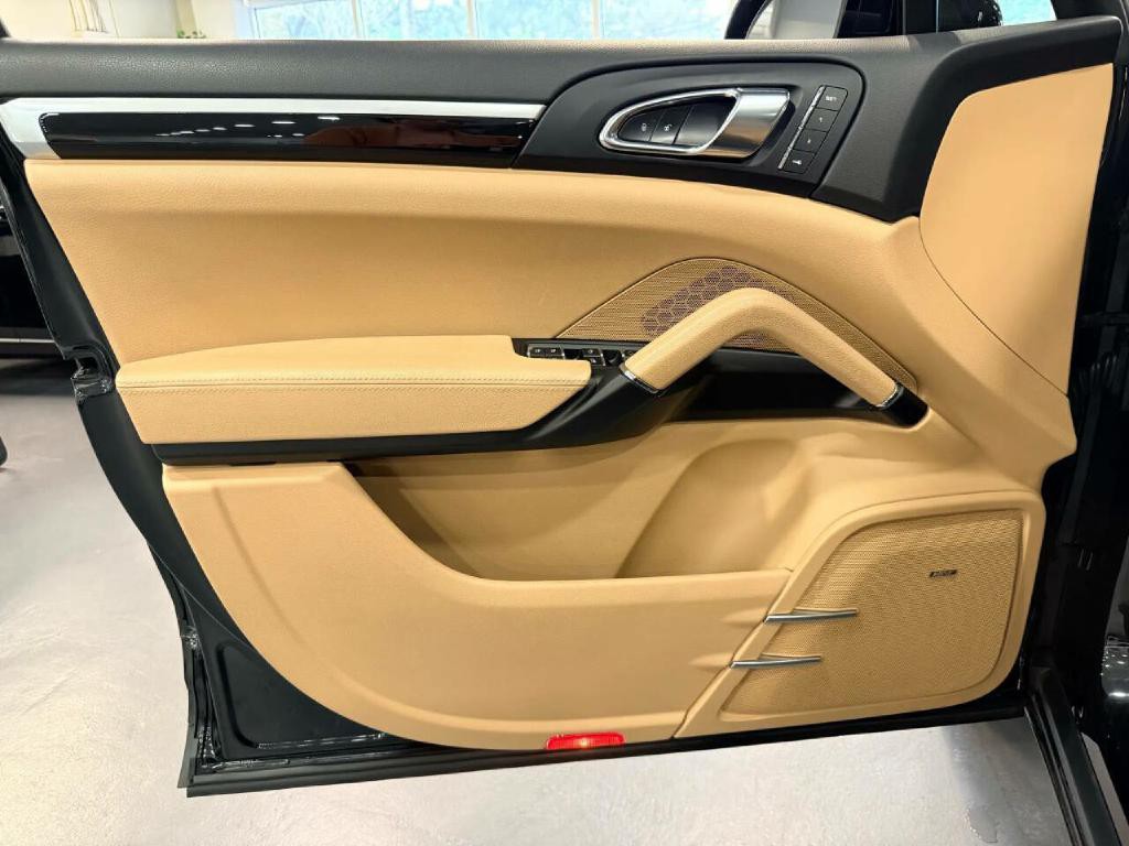 2017 Porsche Cayenne Image 32