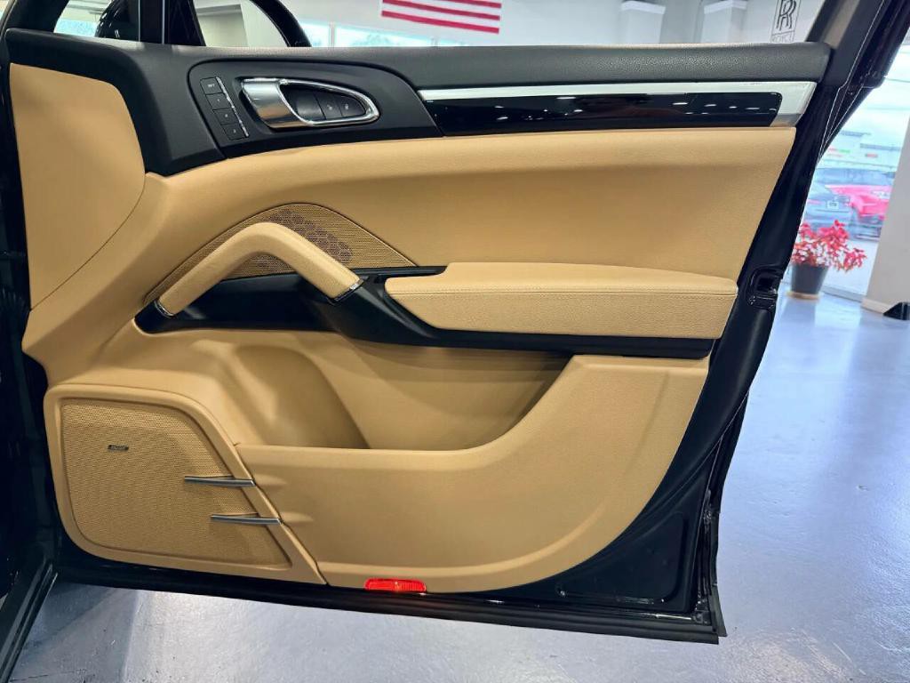 2017 Porsche Cayenne Image 34