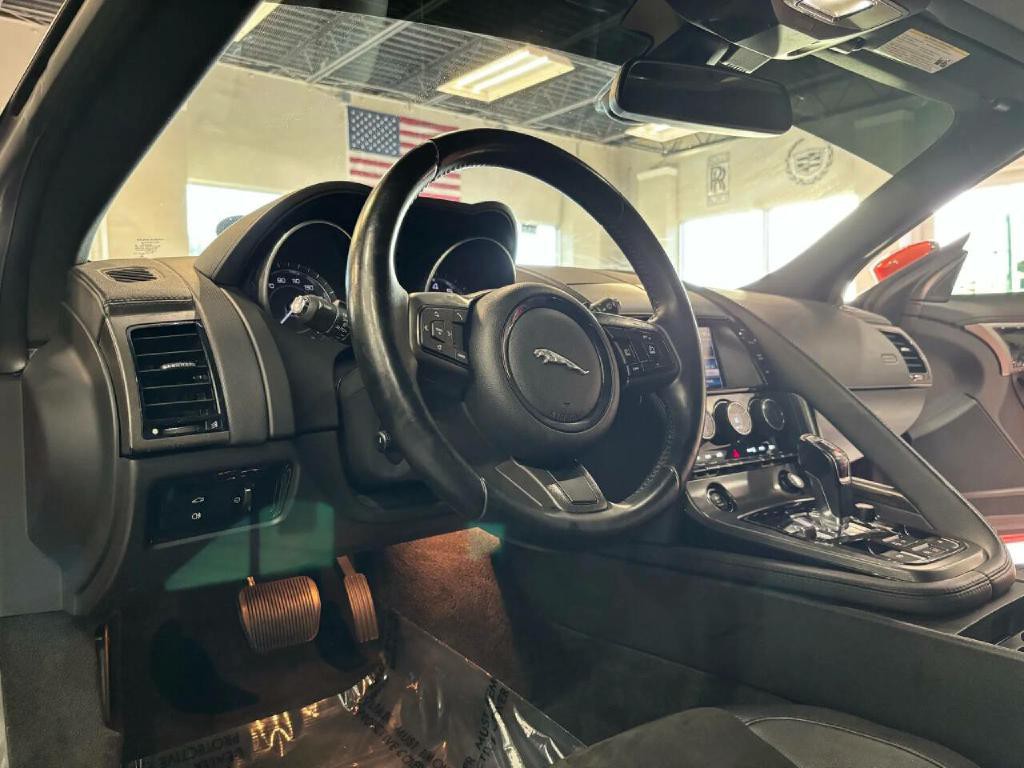 2014 Jaguar F-TYPE Image 9