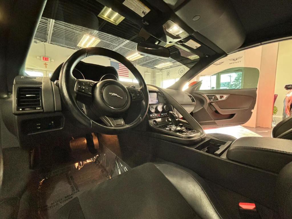 2014 Jaguar F-TYPE Image 10