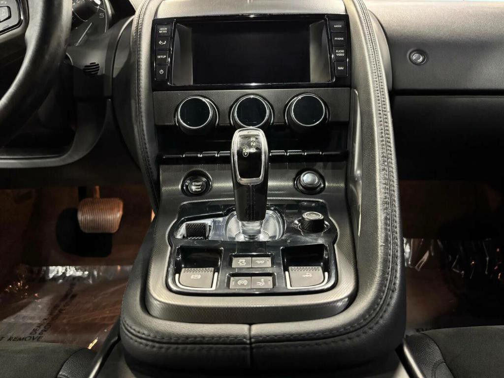 2014 Jaguar F-TYPE Image 21