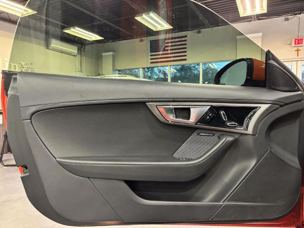 2014 Jaguar F-TYPE Image 24