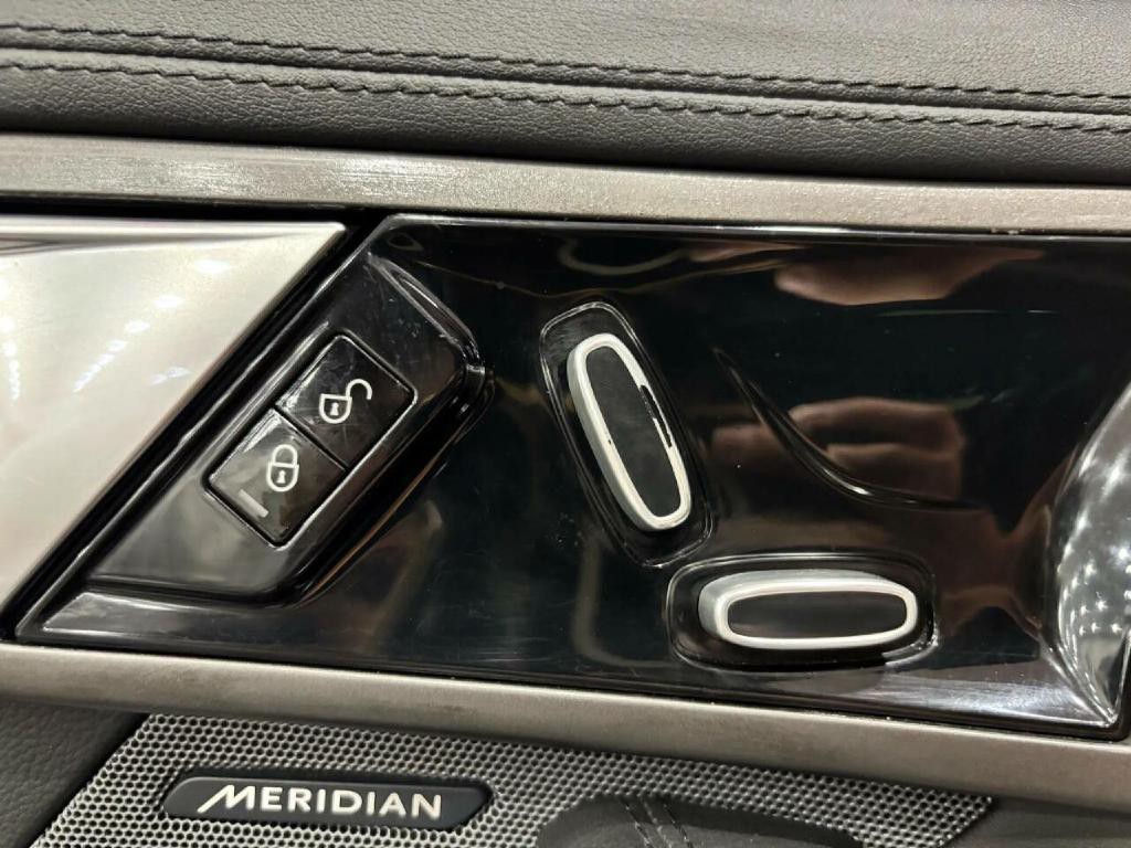 2014 Jaguar F-TYPE Image 26