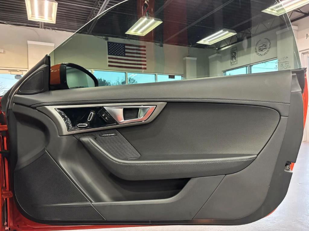 2014 Jaguar F-TYPE Image 27