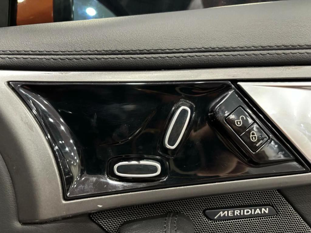 2014 Jaguar F-TYPE Image 28