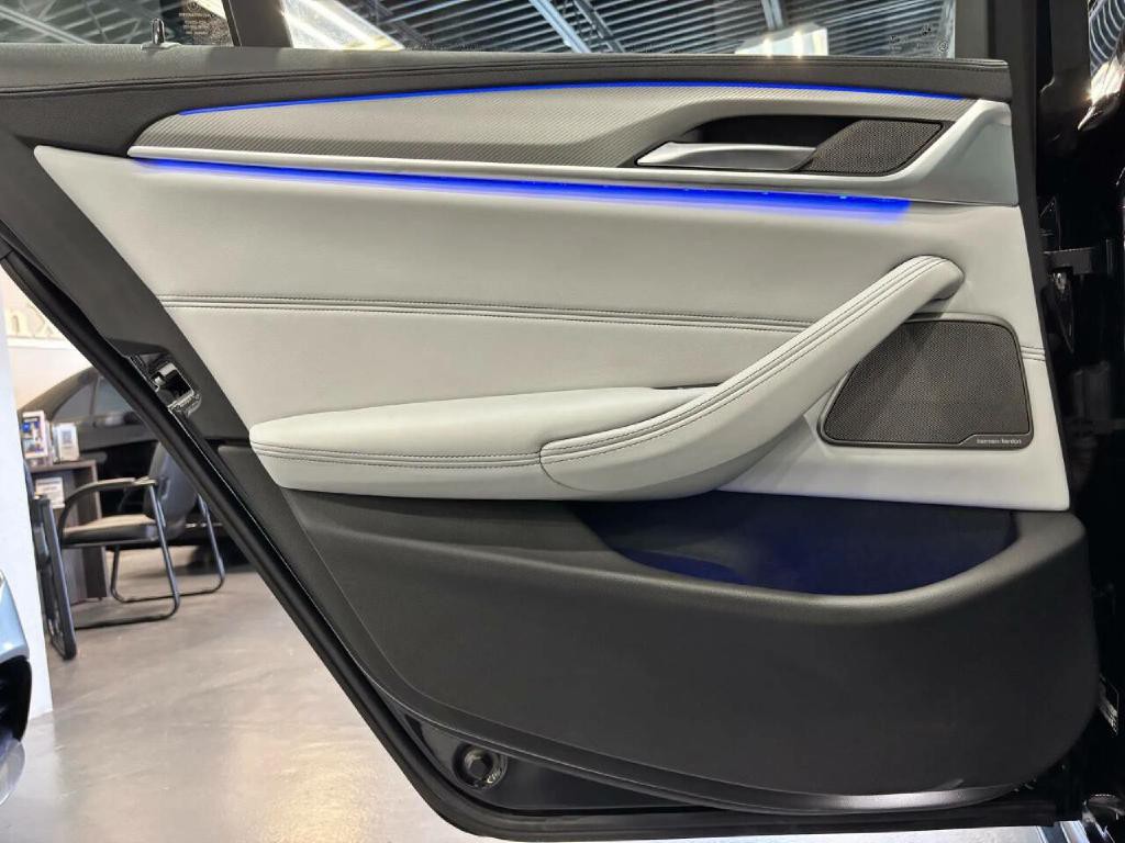 2023 BMW M5 Image 46