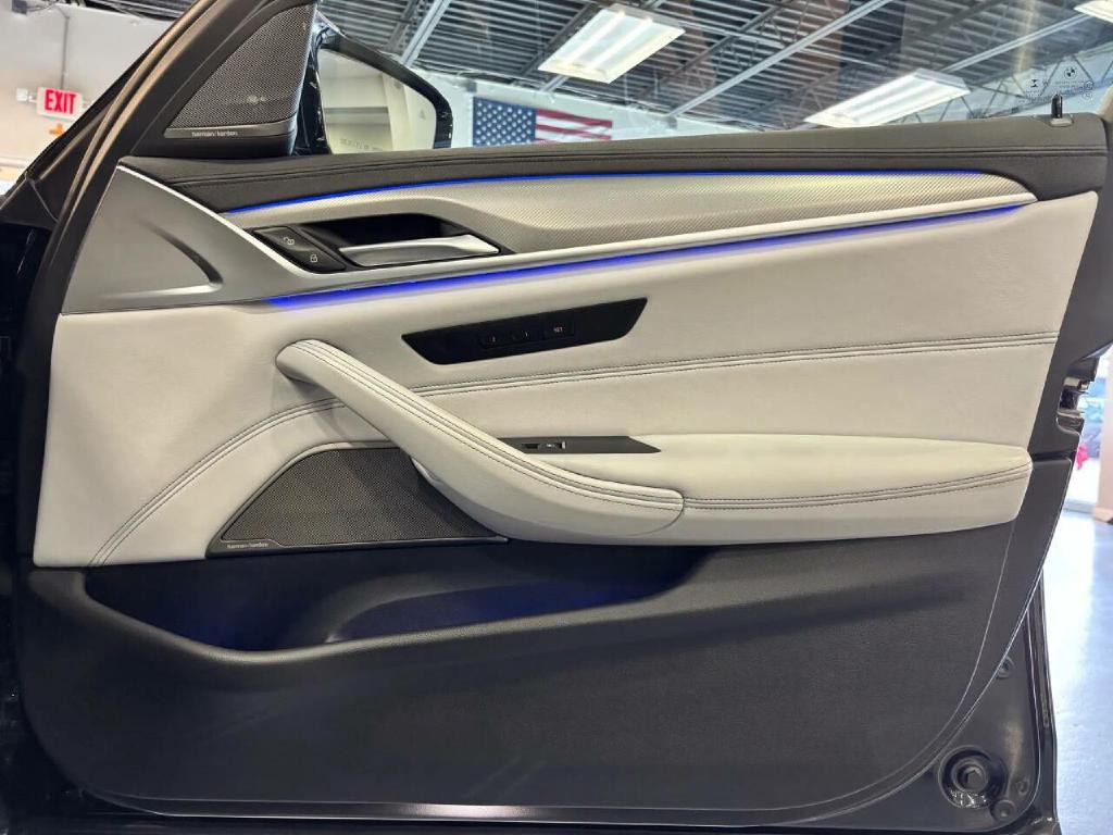 2023 BMW M5 Image 48