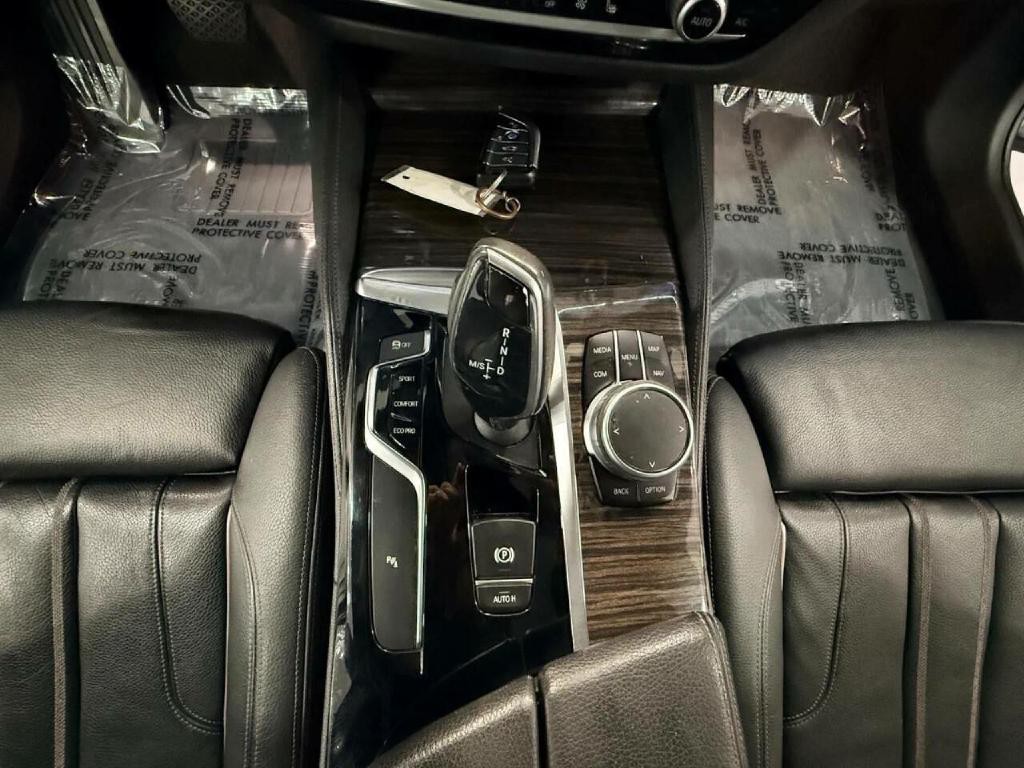 2018 BMW 5 Series Image 25