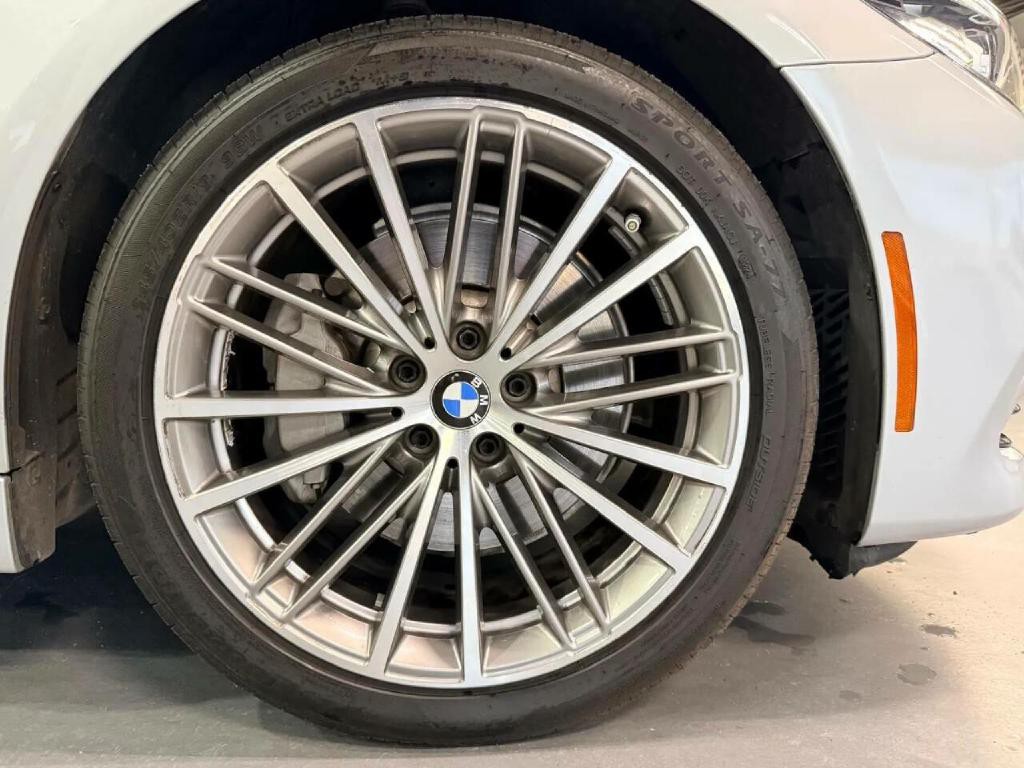 2018 BMW 5 Series Image 32