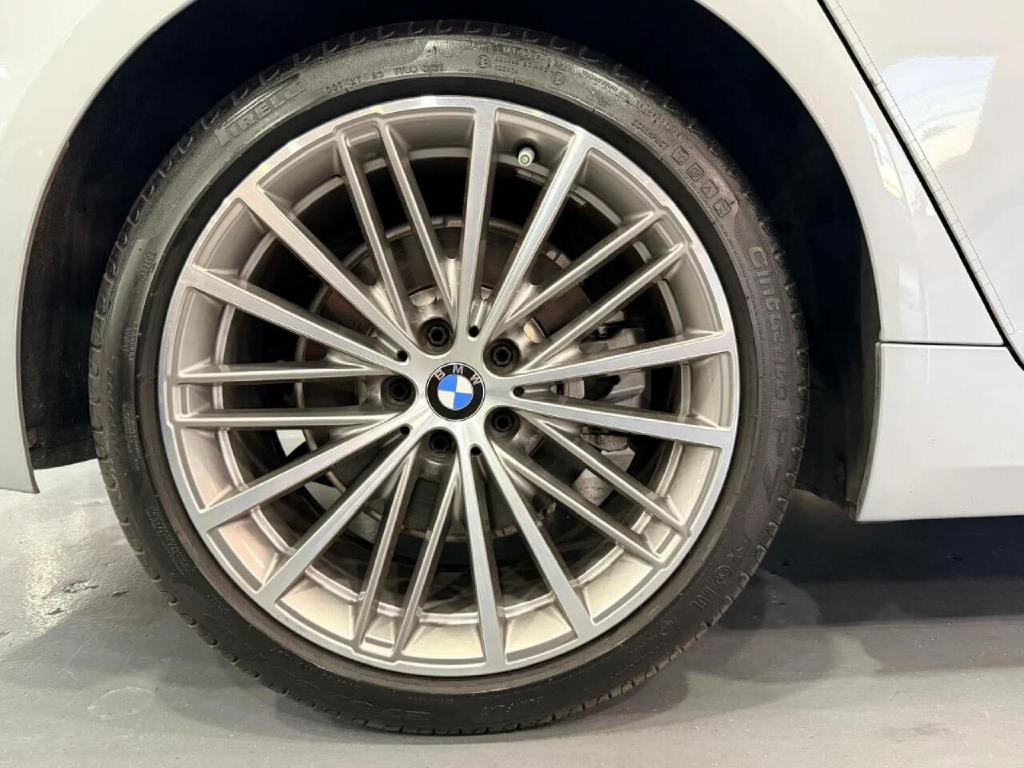 2018 BMW 5 Series Image 33