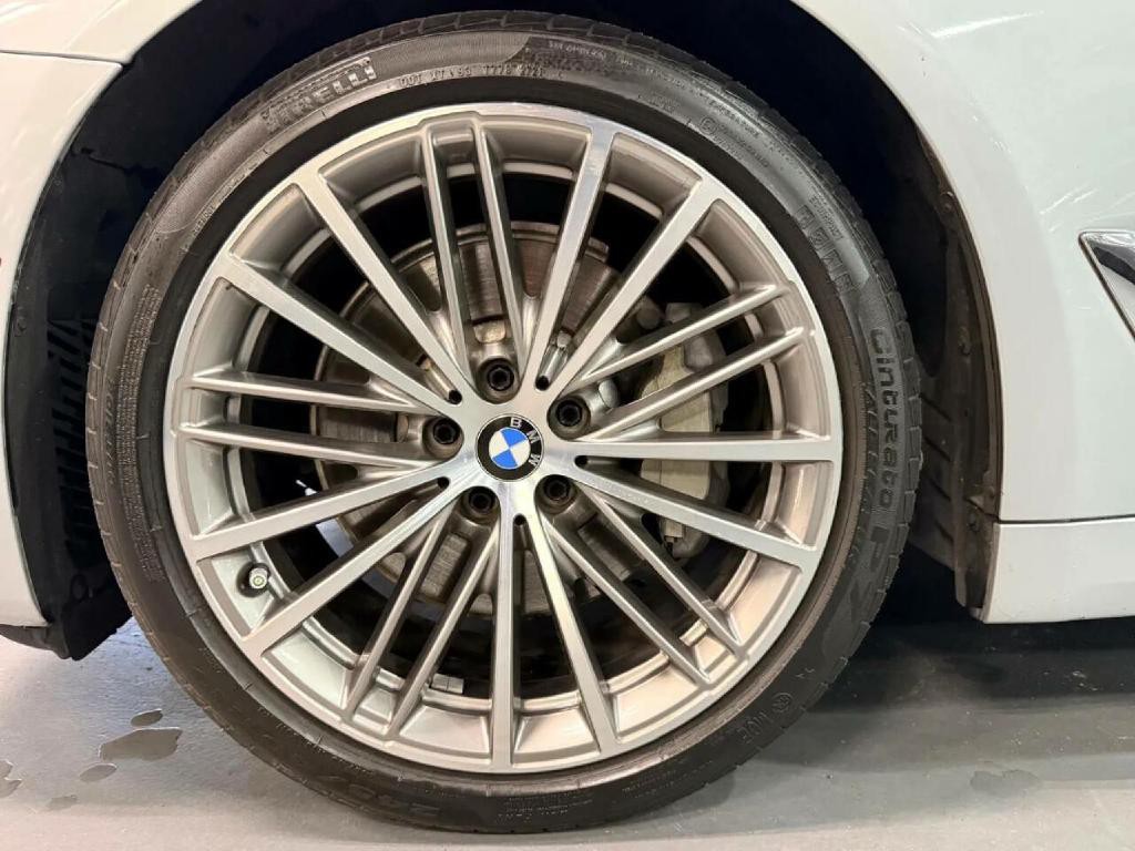2018 BMW 5 Series Image 35