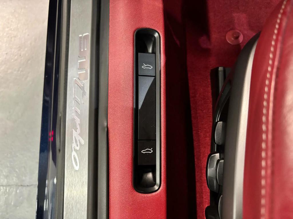 2021 Porsche 911 Image 16