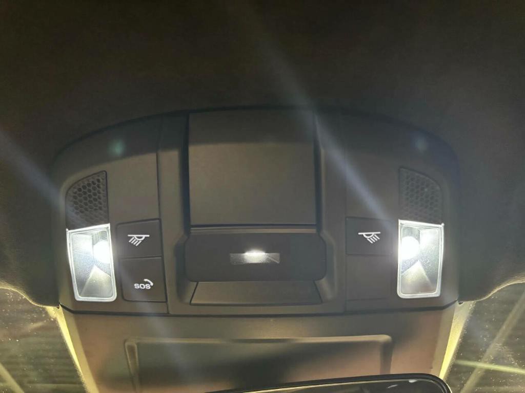 2021 Porsche 911 Image 40