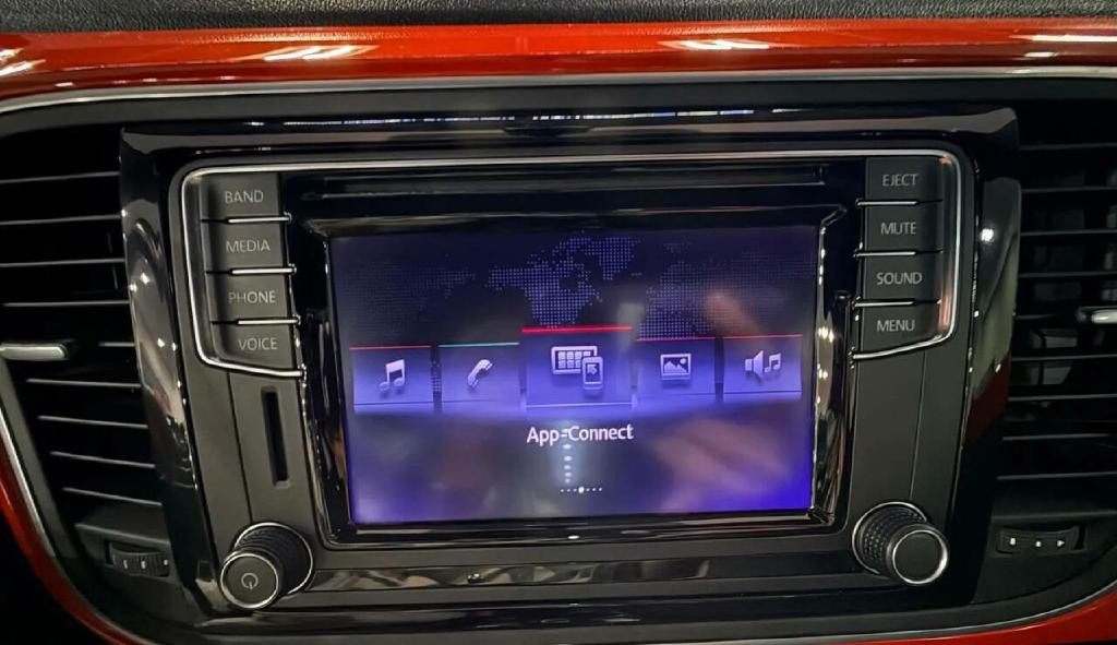 2016 Volkswagen Beetle Image 26