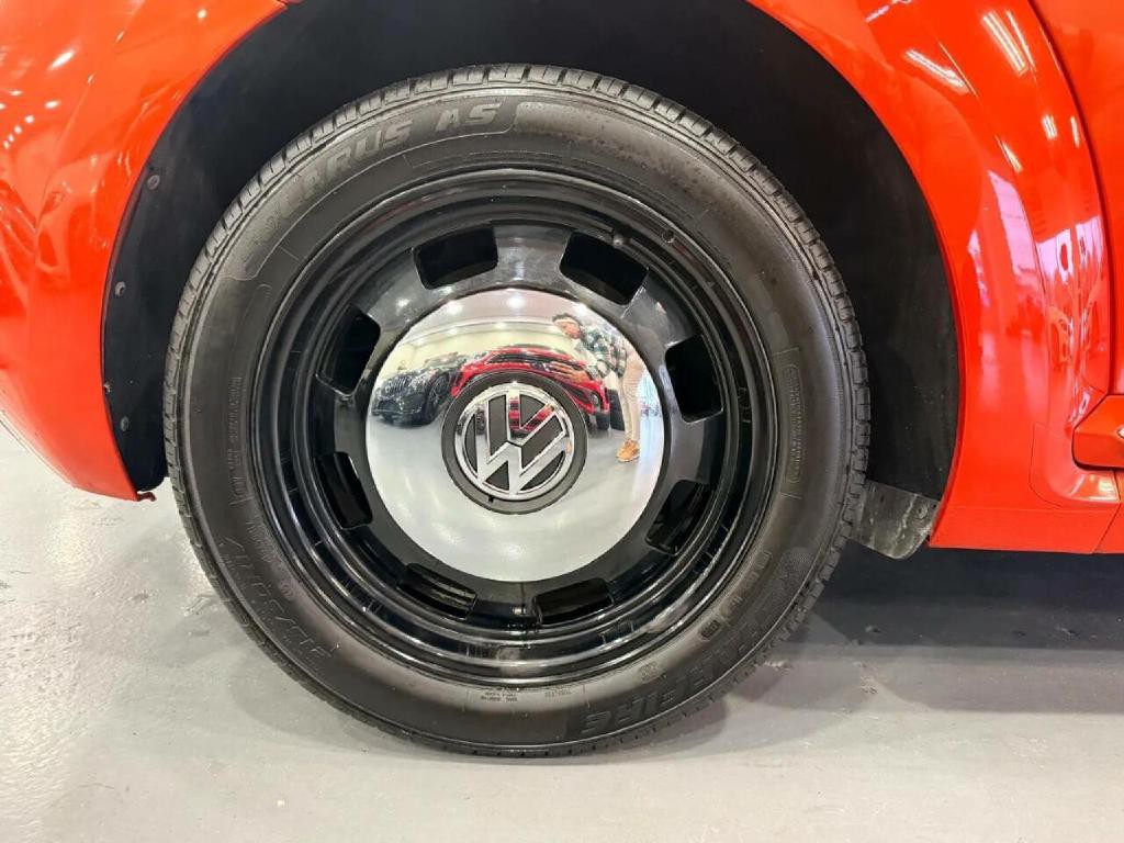 2016 Volkswagen Beetle Image 35